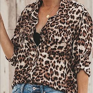 LEOPARD BUTTONED DOWN TOP